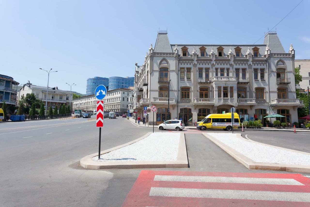 Modern Apartment In The Heart Of Old Tbilisi Exterior foto